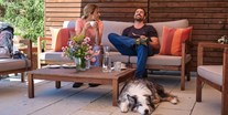 Hundehotel - Doggies: 2 Doggies - Kaffee und hausgemachte Kuchen auf der Sonnenterrasse - Hotel Schranz 