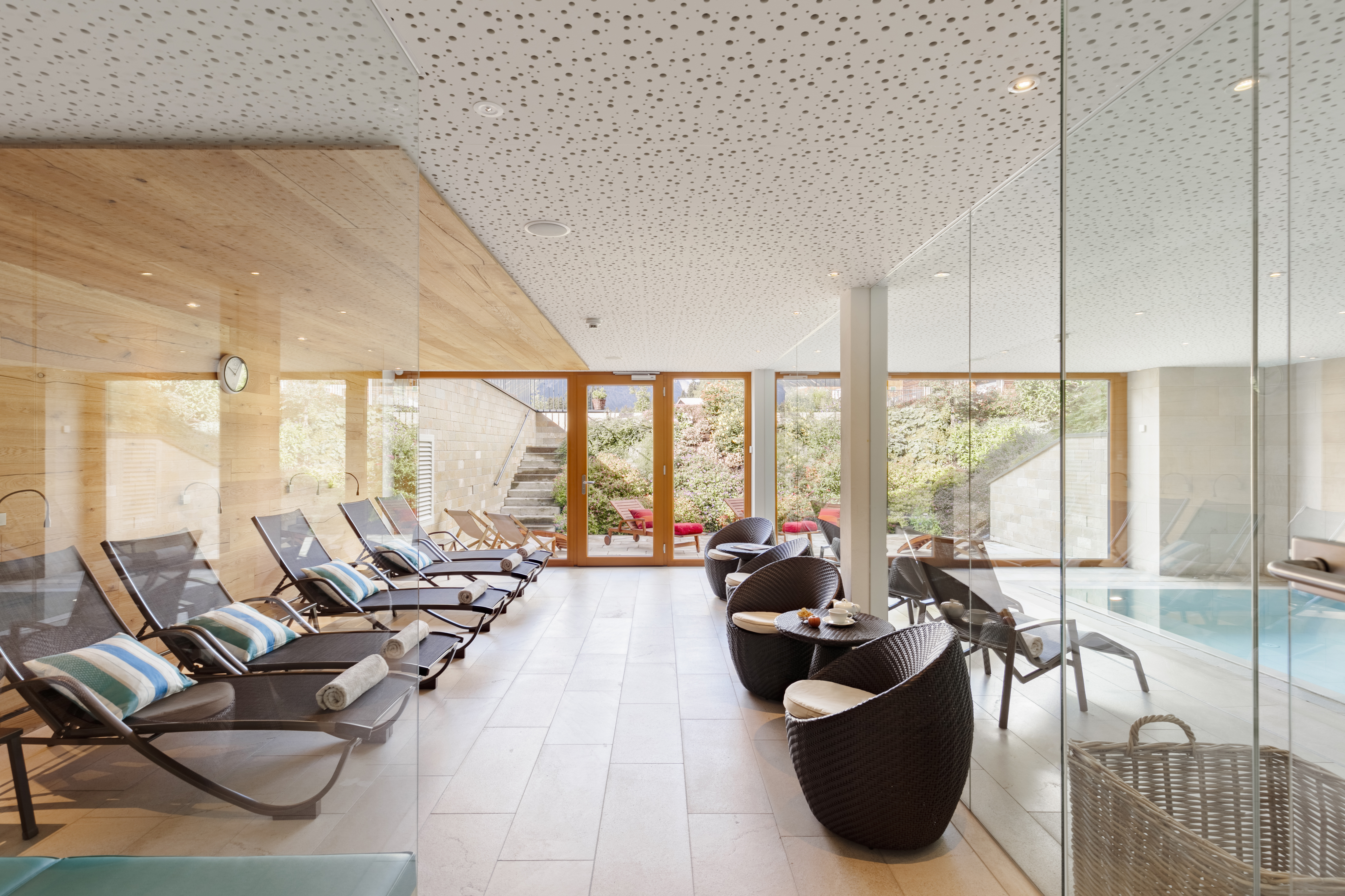 Urlaub-mit-Hund: Wellnessbereich mit Relaxpool und Ruheraum - Hotel SUNORA