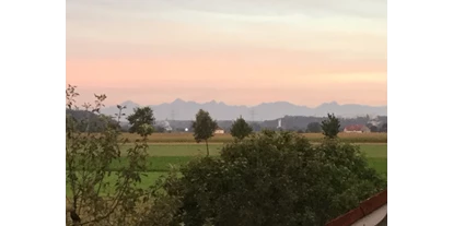 Hundehotel - Wäschewechsel - Jungholz - Bergblick in Allgäuer Berge zum Schloss Neuschwanstein und Breitenberg! Hier gibt es Platz ohne Ende, im Garten, und drum herum. versprochen! - GRAND APARTMENT ALLGAEU . max 12 Pers 130 qm Ferienhaus FeWo Kinder Hunde 800 qm Garten eingezaeunt