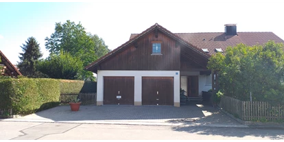 Hundehotel - Wäschewechsel - Jungholz - ausreichend genug Stellplätze für Autos und Anhänger kostenfrei bereit vorhanden! - GRAND APARTMENT ALLGAEU . max 12 Pers 130 qm Ferienhaus FeWo Kinder Hunde 800 qm Garten eingezaeunt