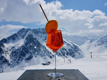 Hundehotel - Trink-/Fressnapf: an der Rezeption - Schruns - Montafon Winter - Relax und Vitalhotel Adler