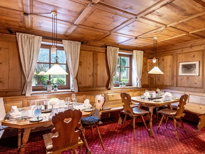 Hundehotel - Trink-/Fressnapf: an der Rezeption - Schruns - Montafoner Stube  - Relax und Vitalhotel Adler