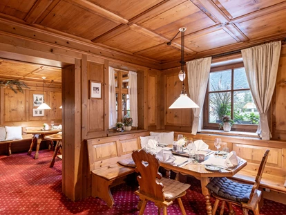 Hundehotel - Trink-/Fressnapf: an der Rezeption - Schruns - Montafoner Stube  - Relax und Vitalhotel Adler