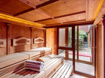 Hundehotel - Trink-/Fressnapf: an der Rezeption - Schruns - Sauna - Relax und Vitalhotel Adler