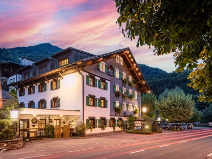 Hundehotel - Trink-/Fressnapf: an der Rezeption - Schruns - Aussenansicht  - Relax und Vitalhotel Adler