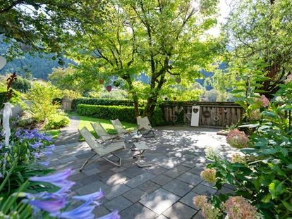 Hundehotel - Trink-/Fressnapf: an der Rezeption - Schruns - Hotelgarten  - Relax und Vitalhotel Adler