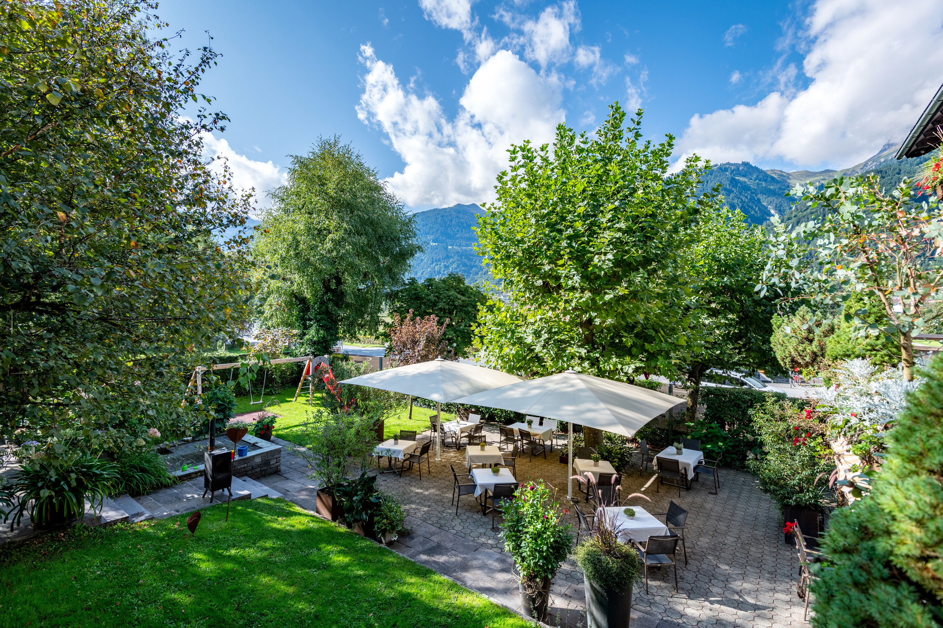 Urlaub-mit-Hund: Hotelgarten  - Relax und Vitalhotel Adler  - Haus | Umgebung