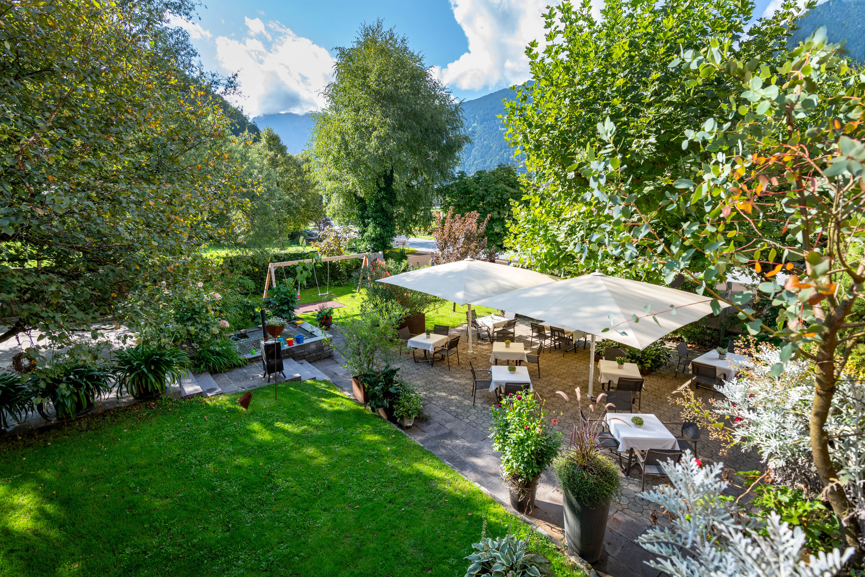 Urlaub-mit-Hund: Hotelgarten  - Relax und Vitalhotel Adler  - Haus | Umgebung