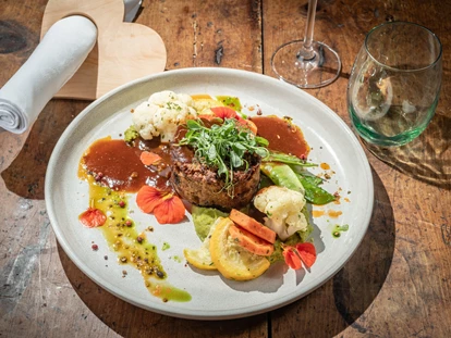 Hundehotel - Trink-/Fressnapf: an der Rezeption - Schruns - Restaurant  - Relax und Vitalhotel Adler
