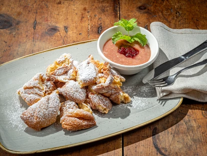 Hundehotel - Trink-/Fressnapf: an der Rezeption - Schruns - Restaurant  - Relax und Vitalhotel Adler