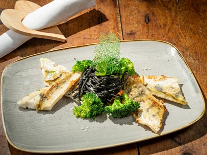 Hundehotel - Trink-/Fressnapf: an der Rezeption - Schruns - Restaurant  - Relax und Vitalhotel Adler