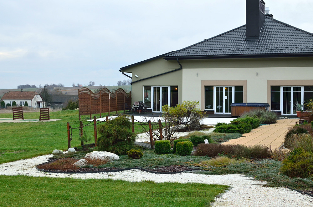 Urlaub-mit-Hund: Garten vor dem Hotel - Hotel Mercure Doslonce Raclawice Conference & Spa 4*