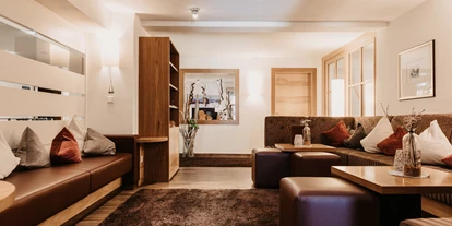 Hundehotel - Pools: Schwimmteich - Lounge - Naturhotel Schütterbad
