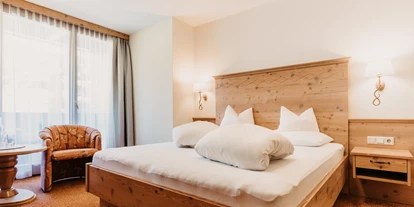 Hundehotel - Pools: Schwimmteich - Zimmer Hochalm - Naturhotel Schütterbad
