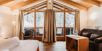 Hundehotel - Pools: Schwimmteich - Zimmer Wetterkreuz - Naturhotel Schütterbad
