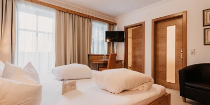 Hundehotel - Pools: Schwimmteich - Zimmer Hochalm - Naturhotel Schütterbad