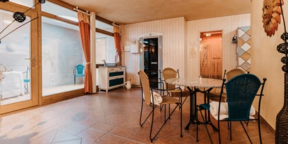 Hundehotel - Pools: Schwimmteich - Wellnesbereich - Naturhotel Schütterbad