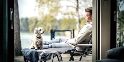 Hundehotel - Pools: Schwimmteich - Strandhäuser direkt am See verfügbar - Bernsteinsee Hotel & Ferien