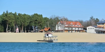 Hundehotel - Pools: Schwimmteich - Hotel in bester Lage direkt am See - Bernsteinsee Hotel & Ferien