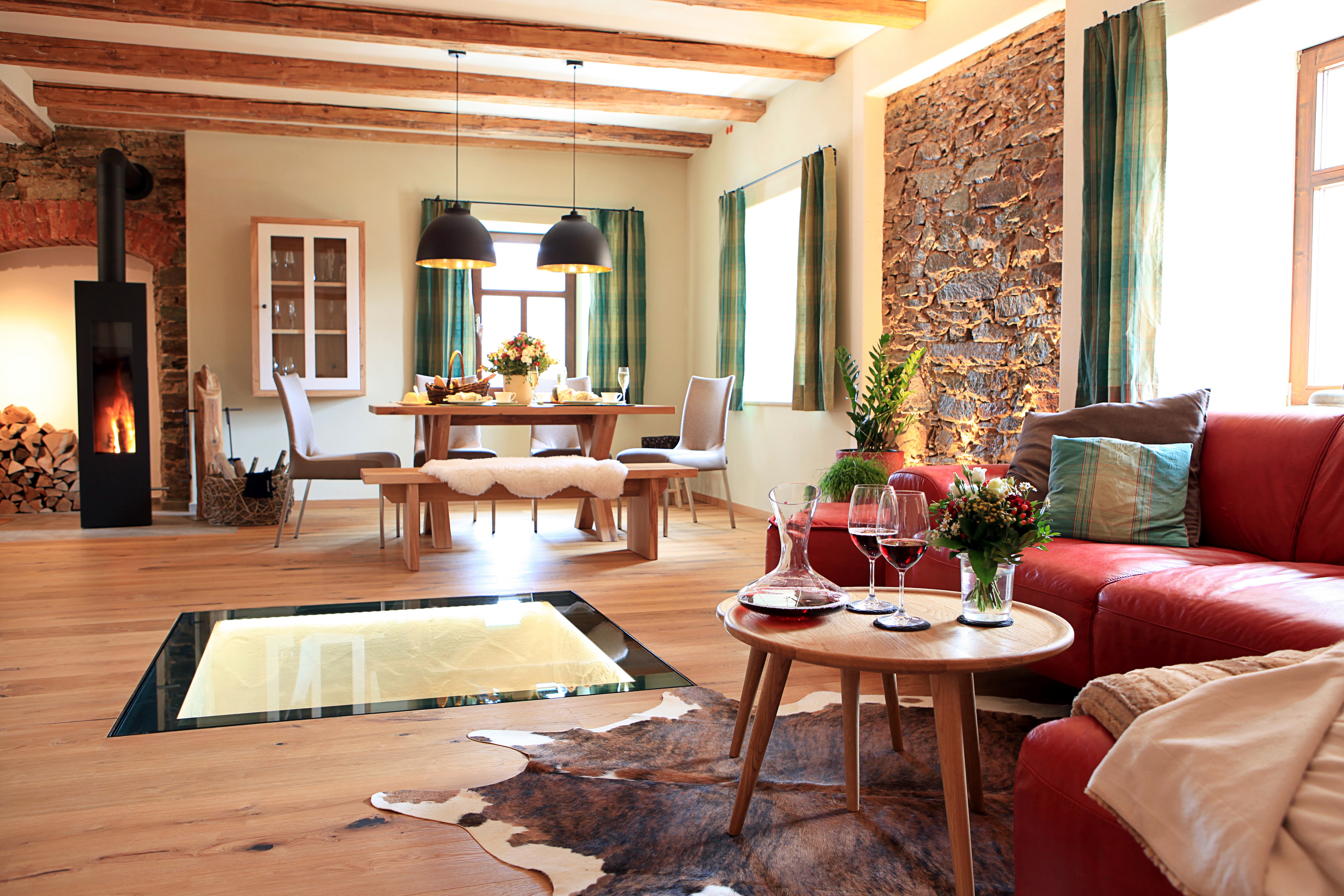 Ferienhaus mit Hund: Landhaus Chalet für 2 Personen - großzügiger Wohn- und Essbereich - Das MUSSEA Landhaus Chalet & Scheunenloft