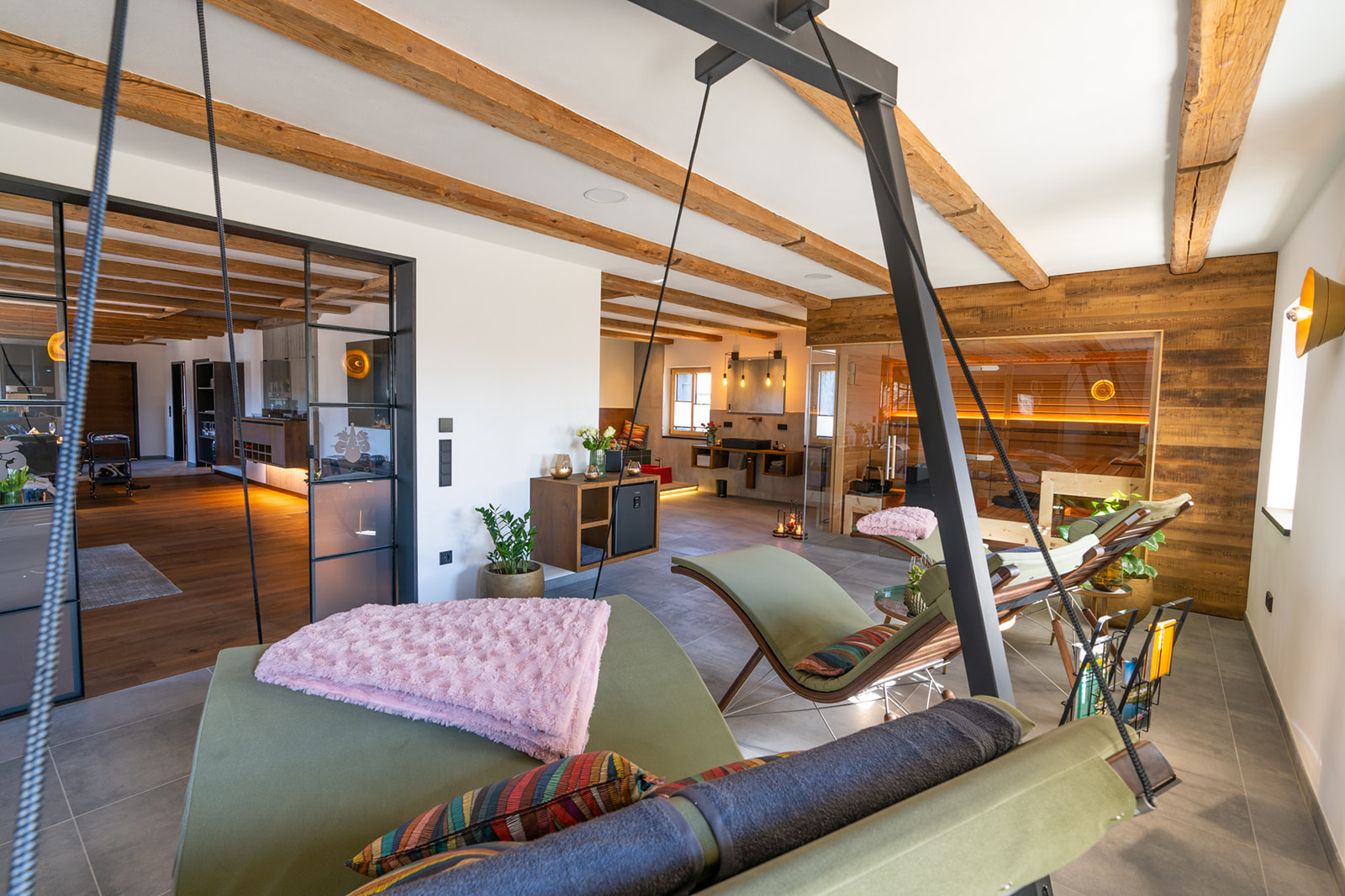 Hundehotel - WLAN - Deutschland - Scheunenloft - bis 4 Personen 
Wellnessbereich mit Relaxliegen - Das MUSSEA