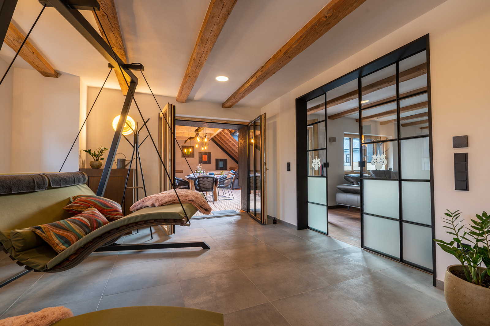 Urlaub-mit-Hund: Scheunenloft - bis 4 Personen 
Wellnessbereich mit Zugang zur Loggia - Das MUSSEA Landhaus Chalet, Scheunenloft & Genussgewölbe