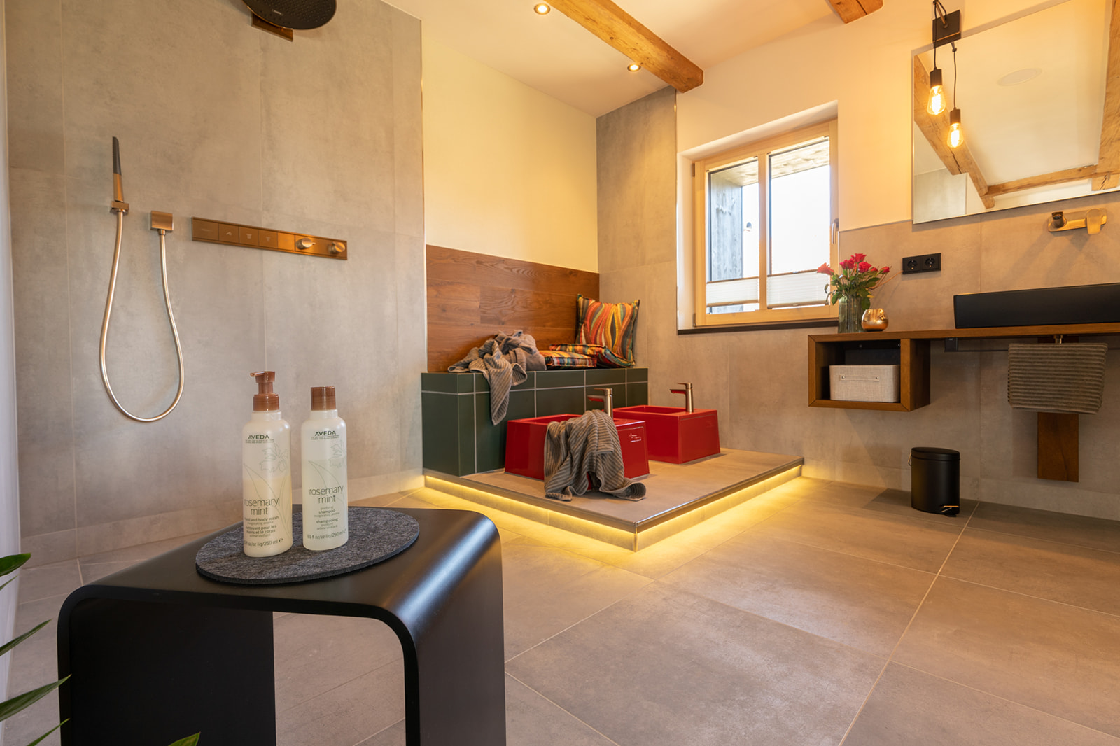 Urlaub-mit-Hund: Scheunenloft - bis 4 Personen 
Wellnessbereich - Kneippbecken - Das MUSSEA Landhaus Chalet, Scheunenloft & Genussgewölbe