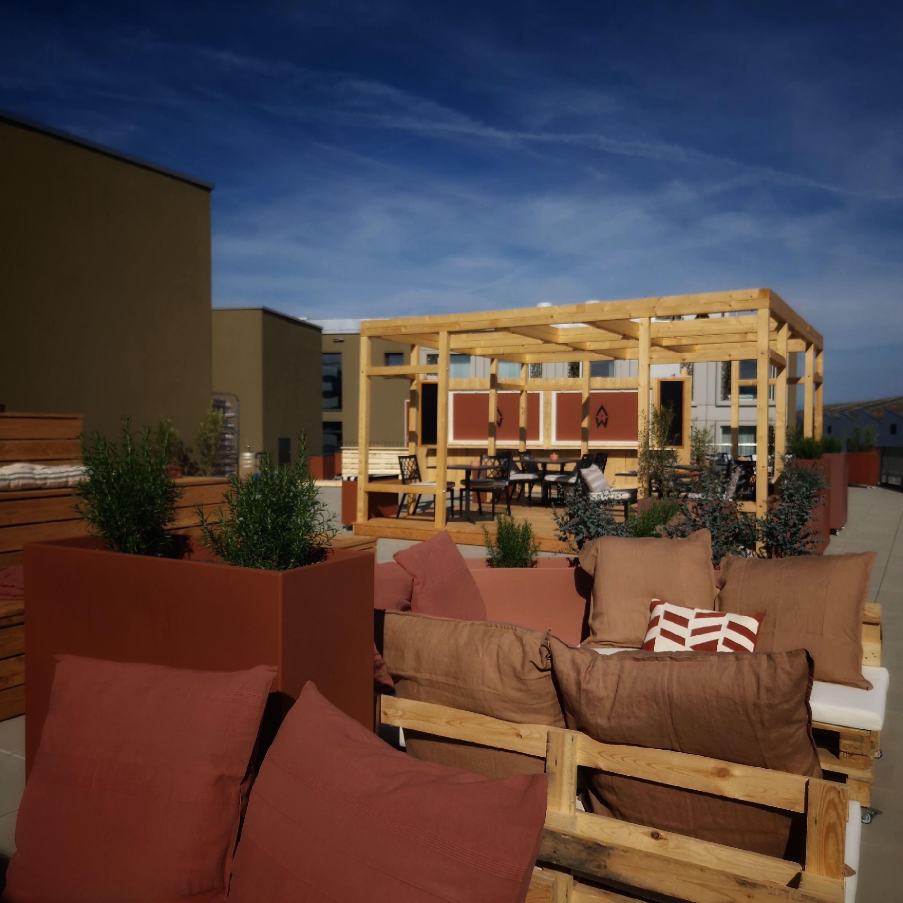 Urlaub-mit-Hund: Terrasse - AFTERWORK Hotel