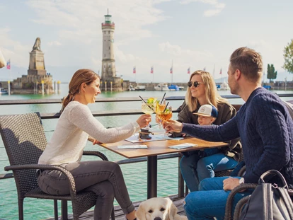 Hundehotel - PLZ 8514 (Schweiz) - Aperolen mit traumhaftem Blick in den Hafen von Lindau - YachtHotel Helvetia