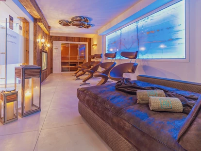 Hundehotel - PLZ 8514 (Schweiz) - White Lounge mit Ruhebereich und Textilsauna - YachtHotel Helvetia
