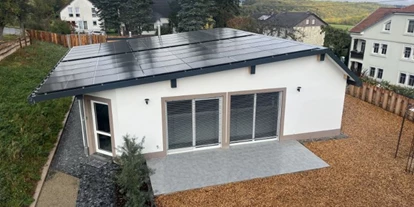 Hundehotel - Whirlpool - Mettlach - Mit seiner völlig privaten Seite und seinem Holzzaun garantiert unsere Wellness-Scheune ein Erlebnis, das Ihre Privatsphäre bewahrt. - Feriendomizil Im Saarschleifenland  (Camille Ollinger )