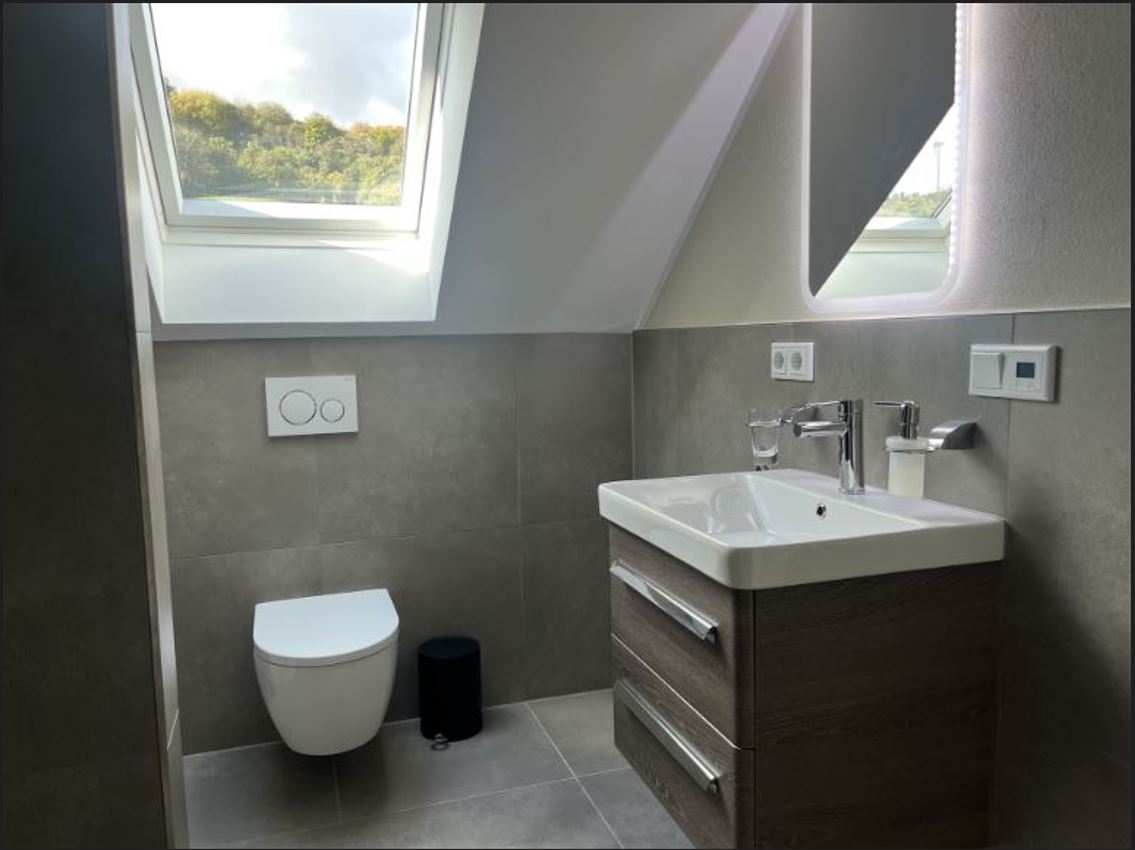 Ferienhaus mit Hund: Waschmaschine und Trockner sind in der Wohnung vorhanden.

Diese befinden sich im Badezimmer, wo Sie auch eine Dusche, eine Toilette und ein Waschbecken vorfinden. - Feriendomizil Im Saarschleifenland  (Camille Ollinger )