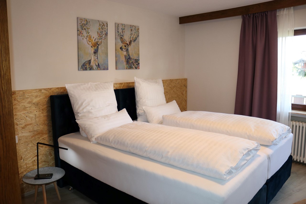 Hotel Sonnenschein Zimmerkategorien Doppelzimmer Mond mit Balkon