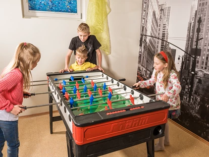 Hundehotel - Sankt Martin am Tennengebirge - Damit das ganze Rudel eine Beschäftigung hat, gibts auch einen Hobbyraum mit Tischkicker und Billiard. - GRUBERS Hotel Apartments Gastein
