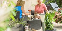 Hundehotel - Unterkunftsart: Appartement - PLZ 5452 (Österreich) - Auf unserer Terrasse einfach mal gemütlich einen Kaffee genießen - GRUBERS Hotel Apartments Gastein
