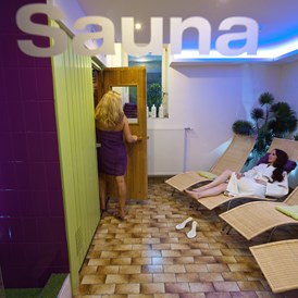 Urlaub-mit-Hund: Während die Zweibeiner die hauseigene Sauna genießen, bieten wir Dogsitting an. - Residenz Gruber *** Hotel & Ferienwohnungen