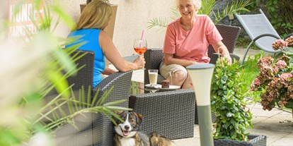 Hundehotel - Klassifizierung: 3 Sterne - Pongau - Auf unserer Terrasse einfach mal gemütlich einen Kaffee genießen - Residenz Gruber *** Hotel & Ferienwohnungen