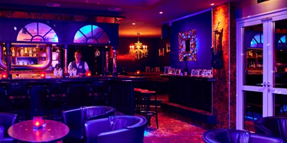 Hundehotel - Verpflegung: Halbpension - Mecklenburg-Vorpommern - Rocktheater Bar mit Bühne - TRIHOTEL Rostock