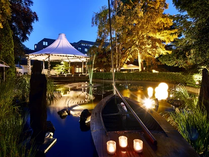 Hundehotel - Doggies: 3 Doggies - Blaue Stunde - Parkhotel Gütersloh