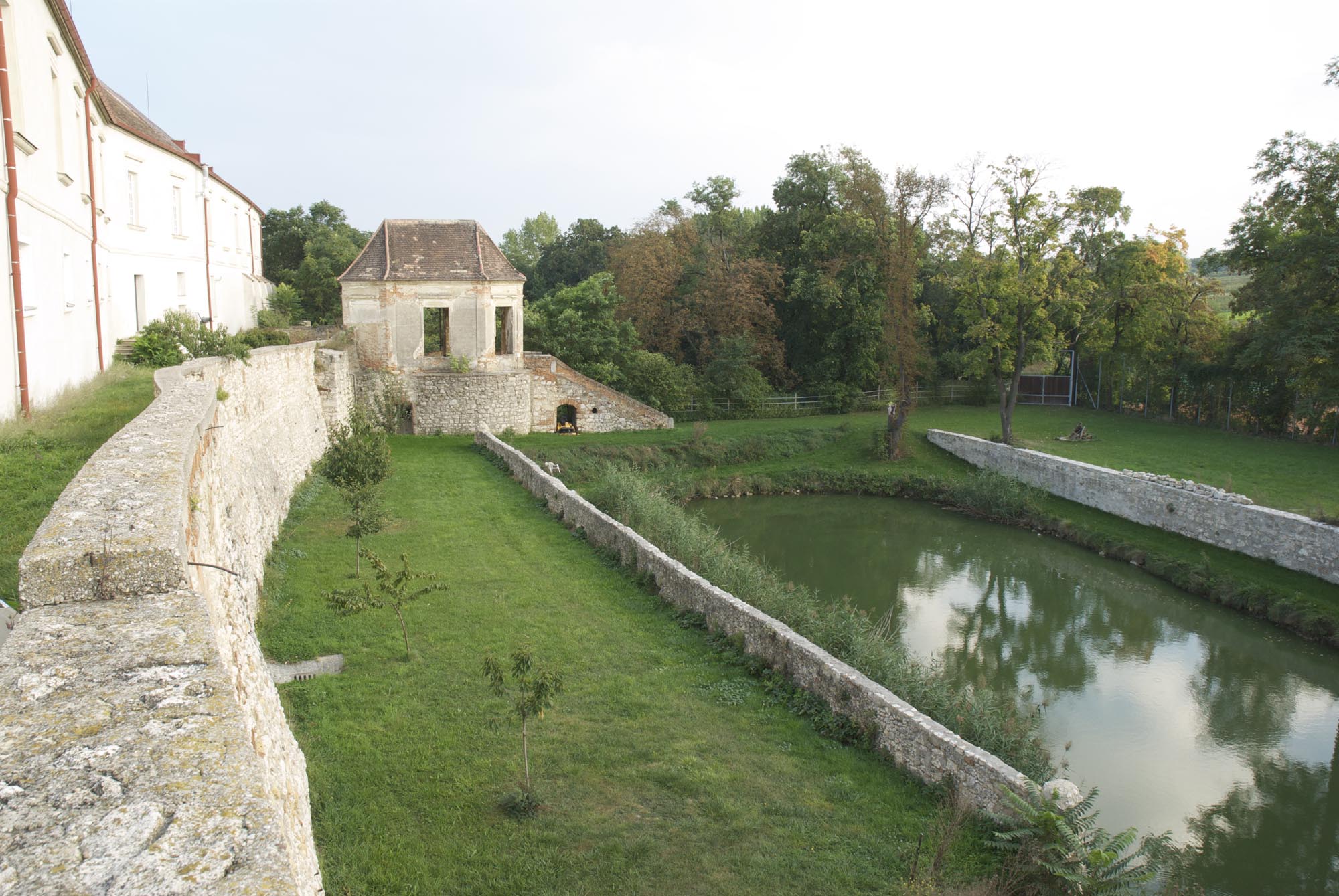 Urlaub-mit-Hund: Aussenansicht Schloss Mailberg - Schlosshotel Mailberg