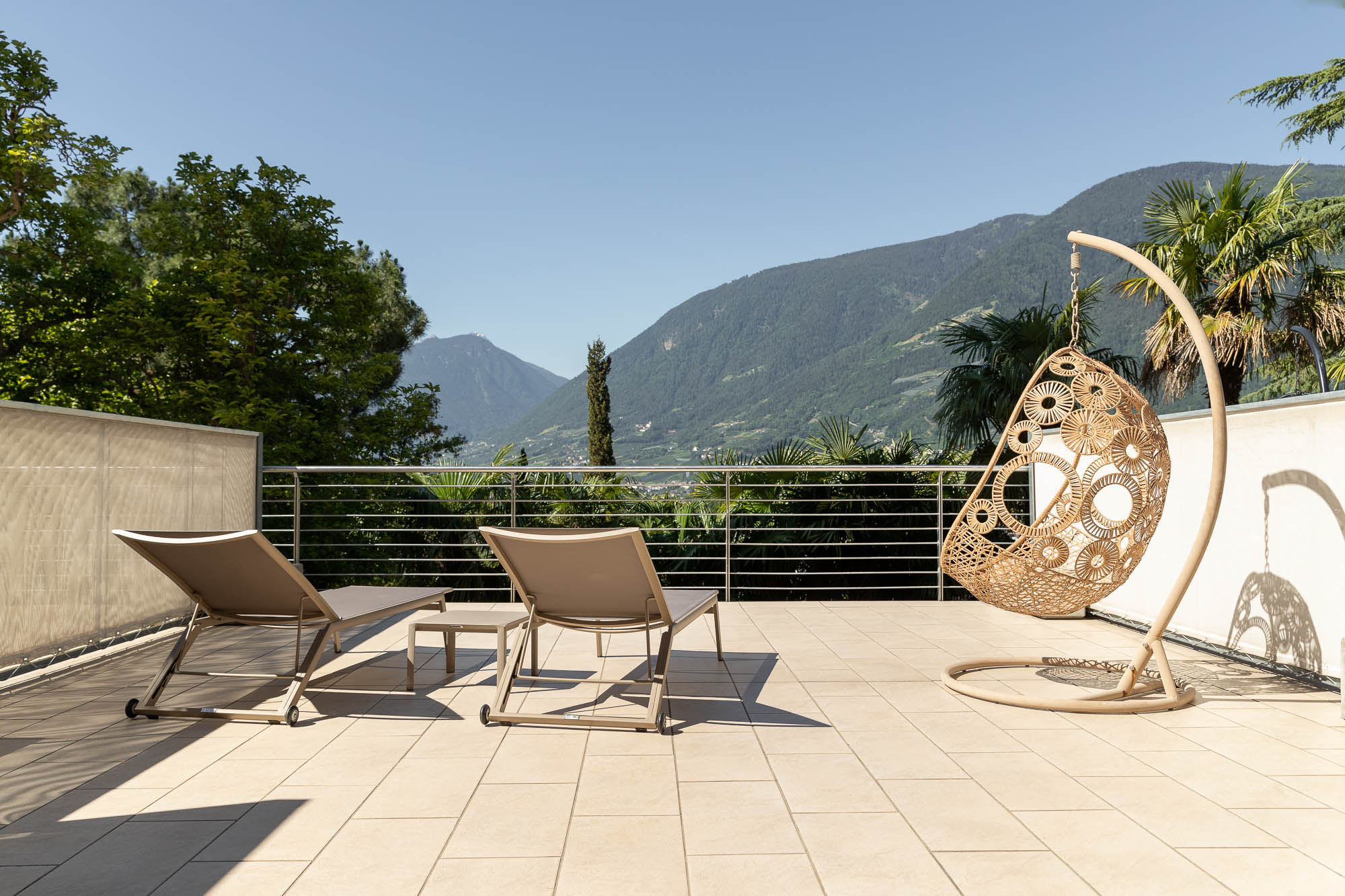 Urlaub-mit-Hund: Terrasse Palmen Suite - Villa Hochland