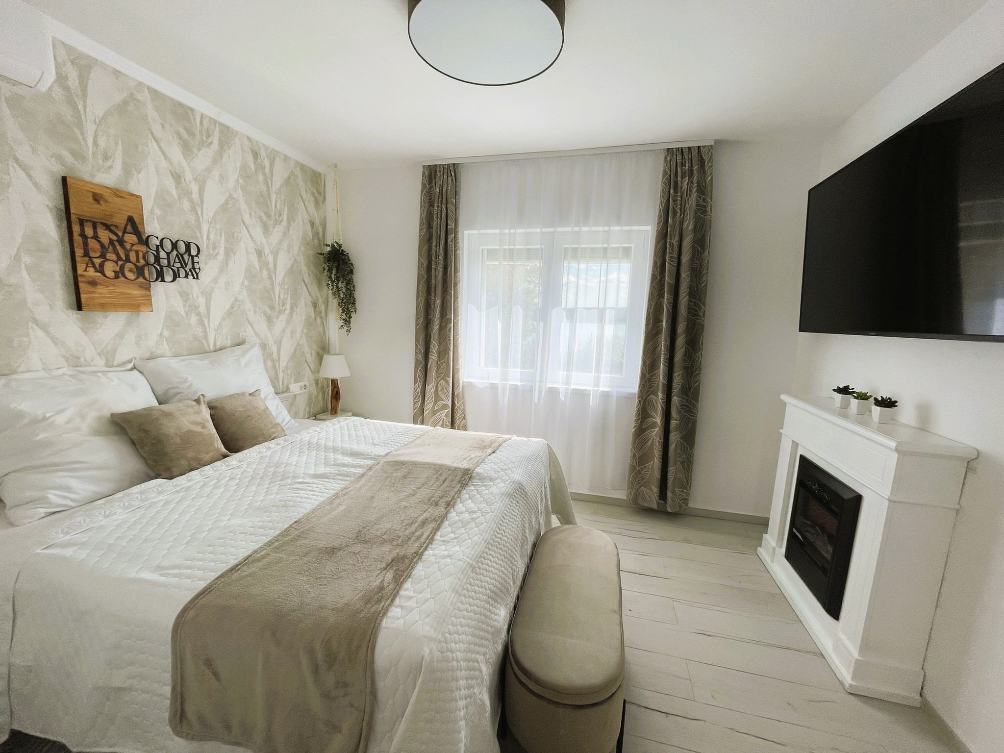 Hundehotel - Sitzplatz im Garten - Gemütliches Schlafzimmer mit fantastischem Meerblick - Villa Dobri Dupin