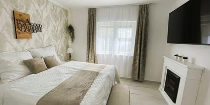 Hundehotel - Sitzplatz im Garten - Zadar - Šibenik - Gemütliches Schlafzimmer mit fantastischem Meerblick - Villa Dobri Dupin