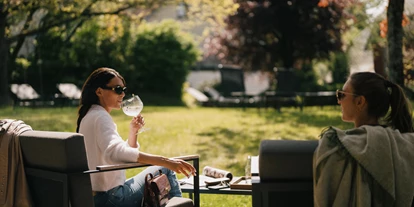Hundehotel - Verpflegung: Halbpension - Baden-Württemberg - HOTELGARTEN/OUTDOOR LOUNGE - HOTEL DER HIRSCHEN