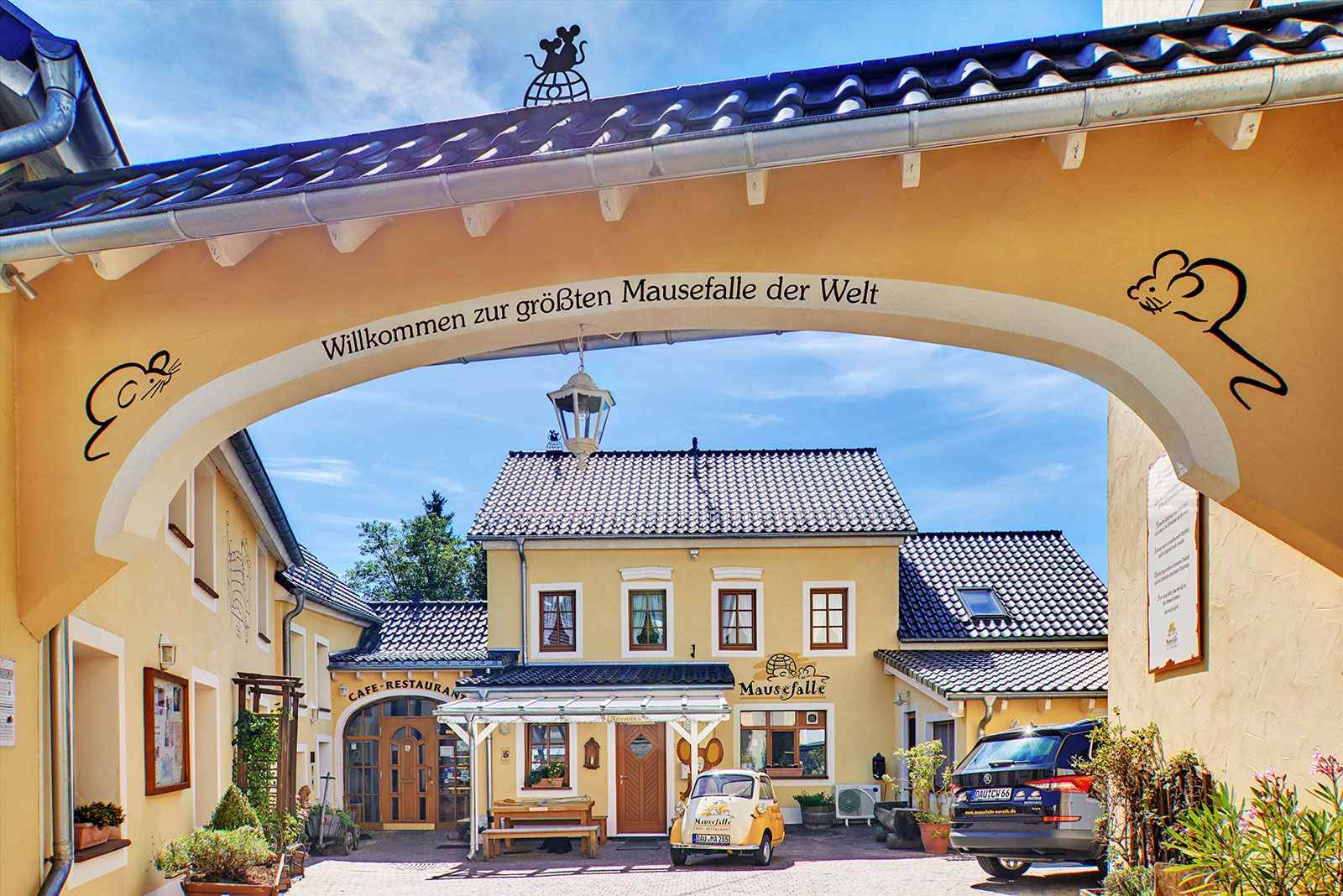 Hundehotel - Hund im Restaurant erlaubt - Rheinland-Pfalz - Hotel- und Restaurant Eingang - Hotel Am Eifelsteig