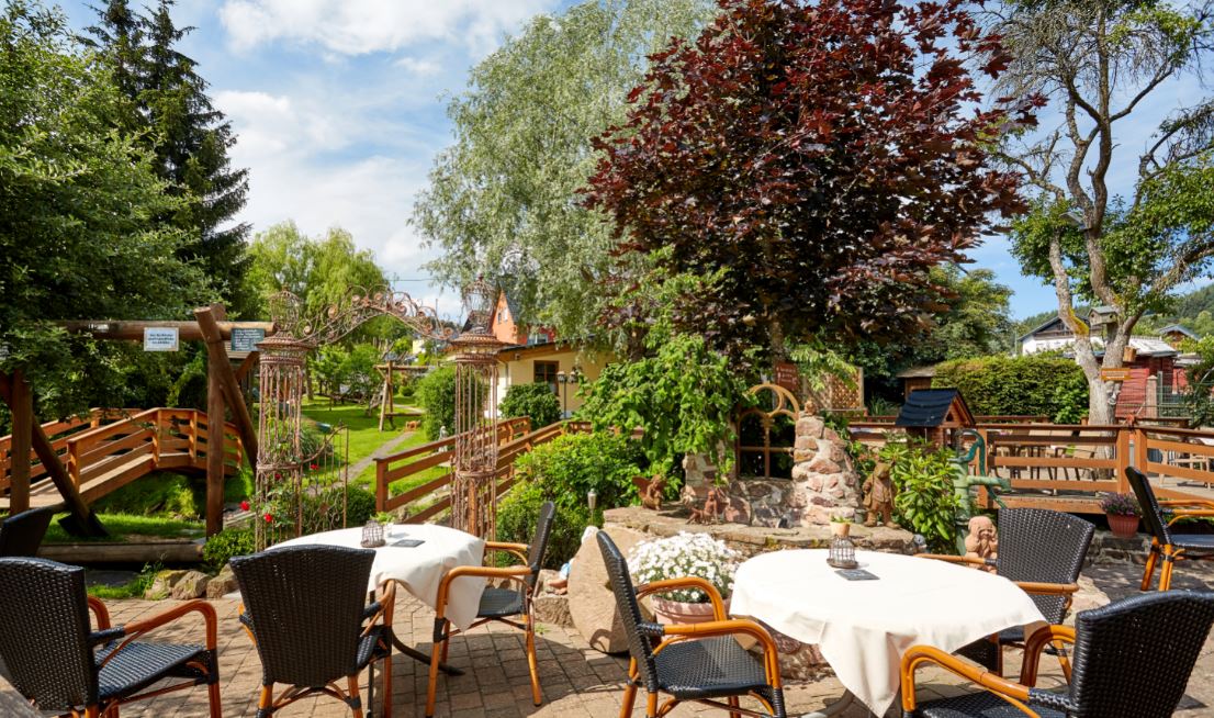 Hundehotel - Hund im Restaurant erlaubt - Rheinland-Pfalz - Restaurant mit Garten - Hotel Am Eifelsteig