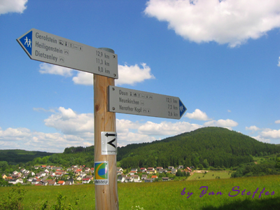 Urlaub-mit-Hund: Eifelsteig wandern- Etappe 10 - Hotel Am Eifelsteig - Haus | Umgebung
