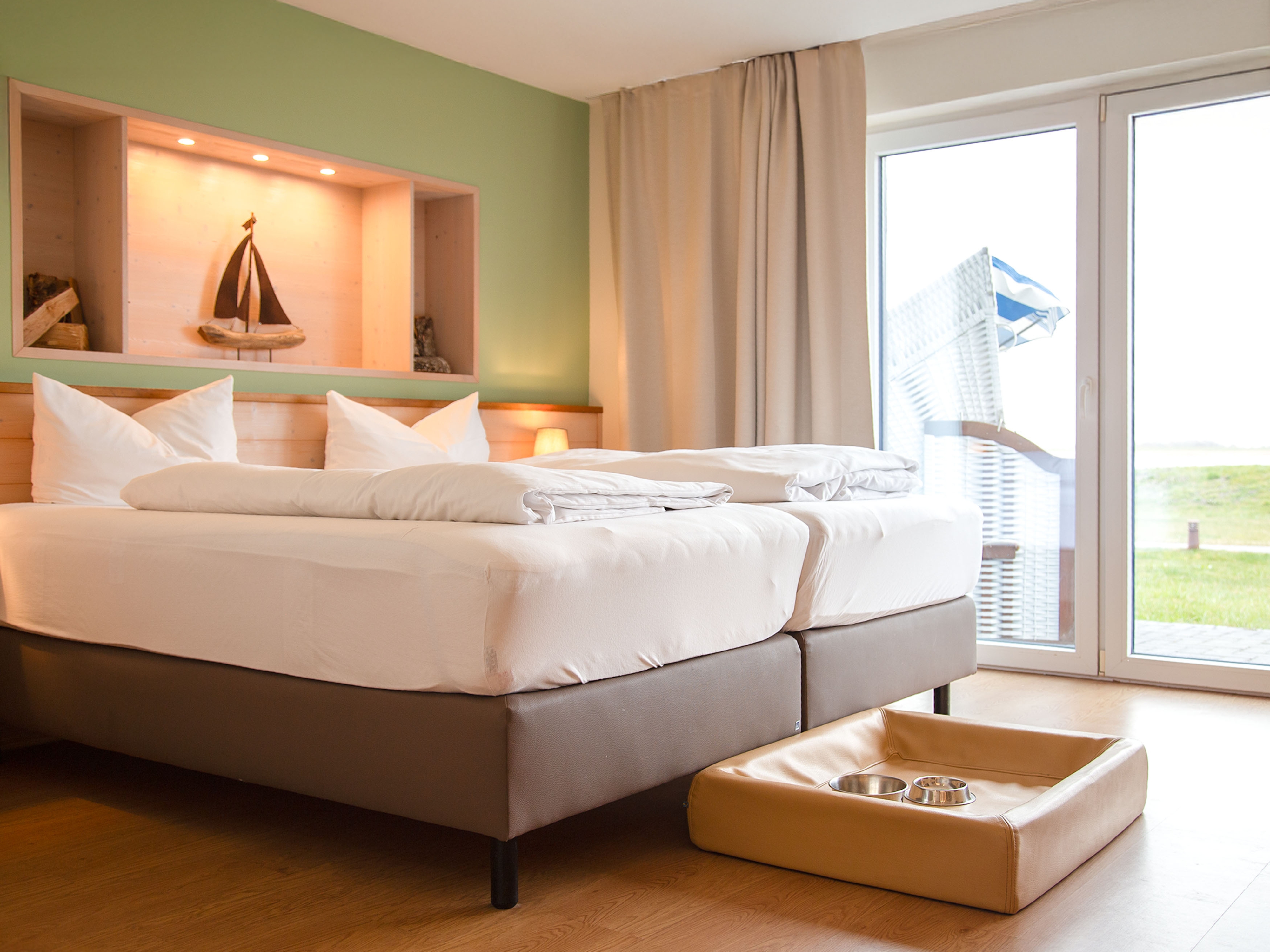 Hundehotel - Verpflegung: Frühstück - Schleswig-Holstein - Zimmer mit Terrasse - BE BIO be natural