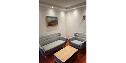 Hundehotel - WLAN - Jahnsdorf/Erzgebirge - Sitzecke Familienzimmer - Berggasthof & Hotel Neues Haus Oberwiesenthal