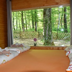 Ferienhaus mit Hund: spavaća soba s panoramskim pogledom u šumu (krevet 160x200 cm) - Vikendica Bobica